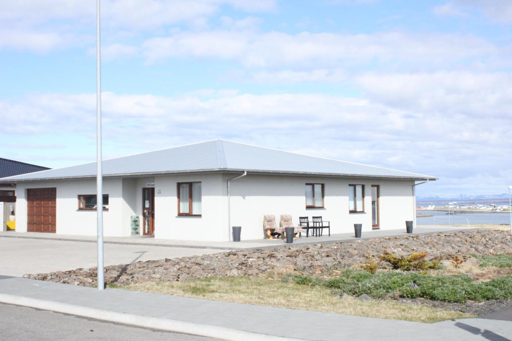 Ace Guesthouse Keflavík Exteriör bild